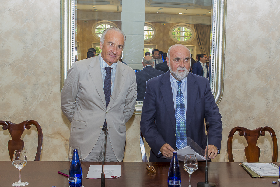 El presidente de los urbanizadores, Ricardo Arranz, junto al secretario de la CEA, Antonio Carrillo