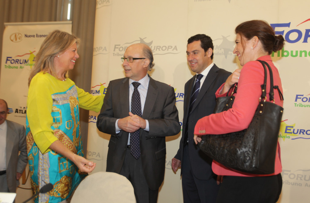 La exalcaldesa de Marbella, Ángeles Muñoz, primera por la izquierda, junto al ministro de Hacienda, Cristóbal Montoro, y el líder del PP-A, Juan Manuel Moreno en imagen de archivo.