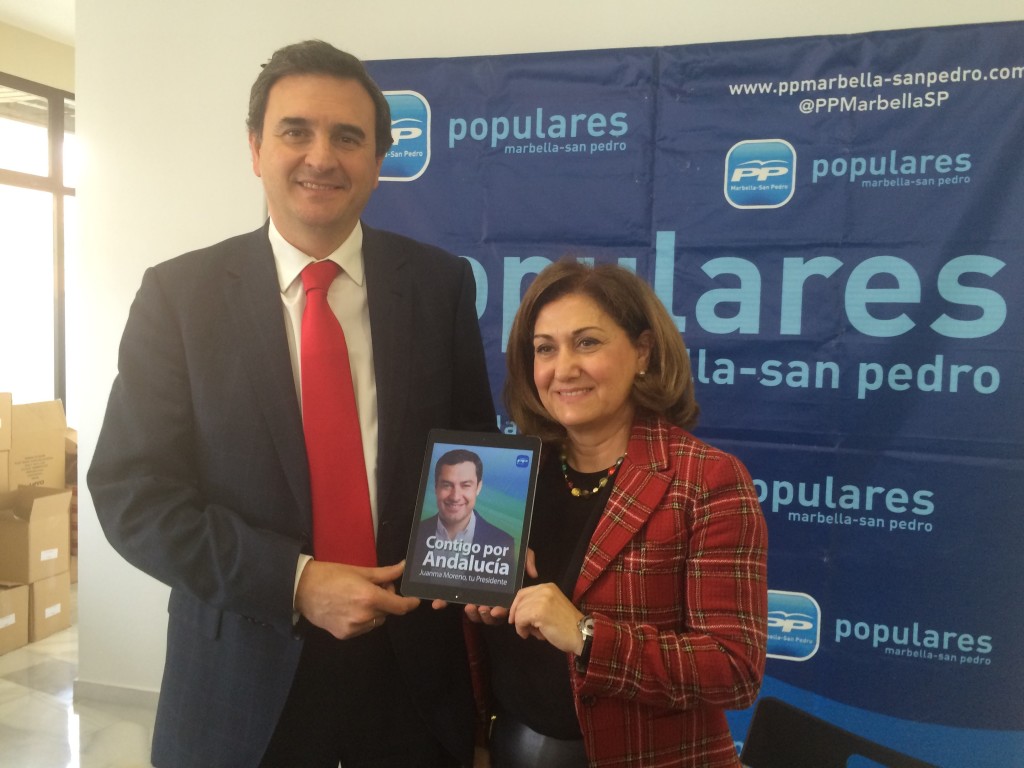 El concejal Félix Romero junto a la también edil Carmen Díaz, ahora sancionada por una infracción urbanística, en imagen de archivo. Foto/ marbellaconfidencial.es