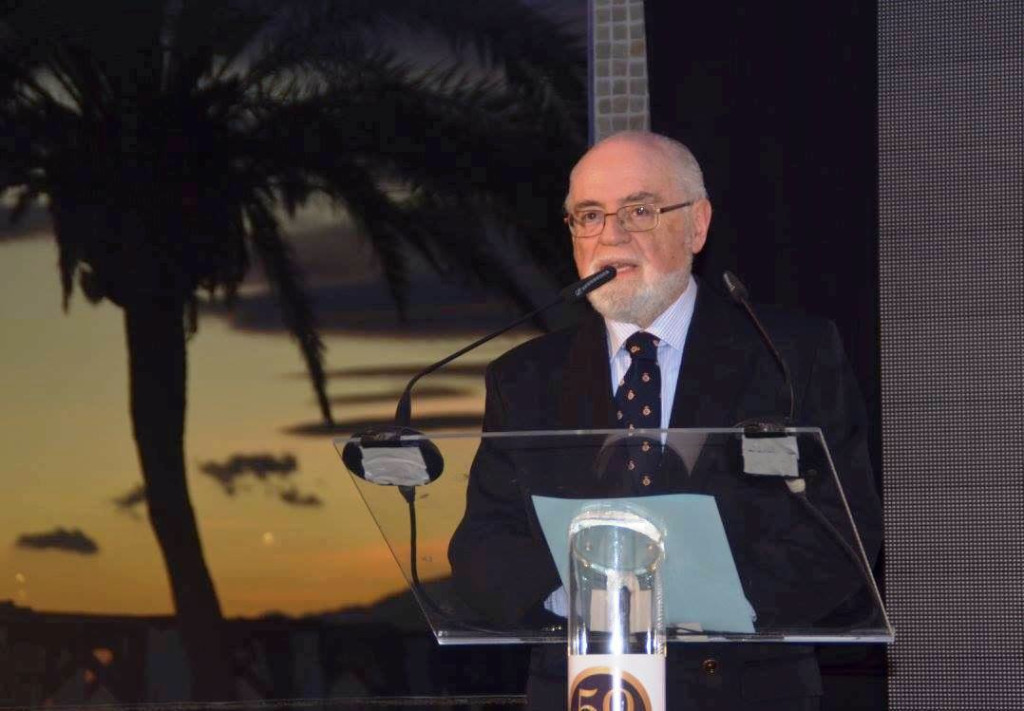 El exdirector del Hotel Los Monteros y experto del sector turístico, Rafael de la Fuente, este jueves durante su discurso en el club La Cabane