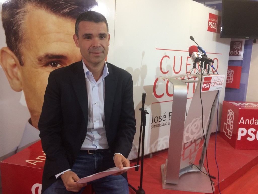 El candidato del PSOE a la Alcaldía de Marbella, José Bernal, este martes, al anunciar que hace pública su declaración de la renta. Foto/ marbellaconfidencial.es