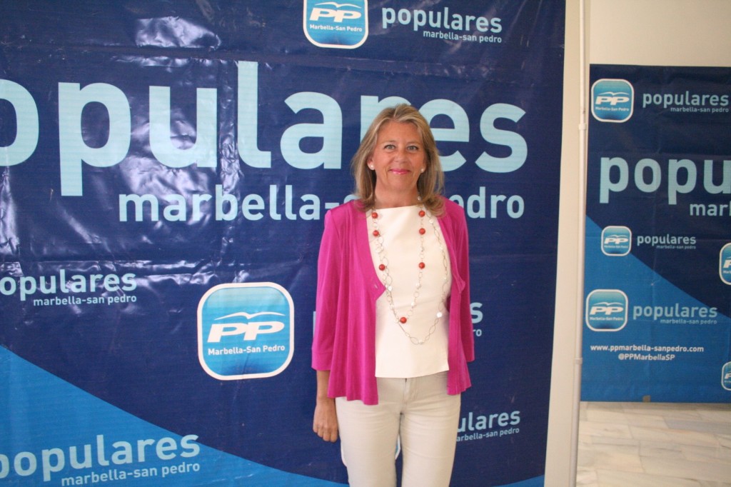 La candidata del PP a la Alcaldía de Marbella, Ángeles Muñoz, este jueves, antes de su rueda de prensa. Foto/ marbellaconfidencial.es