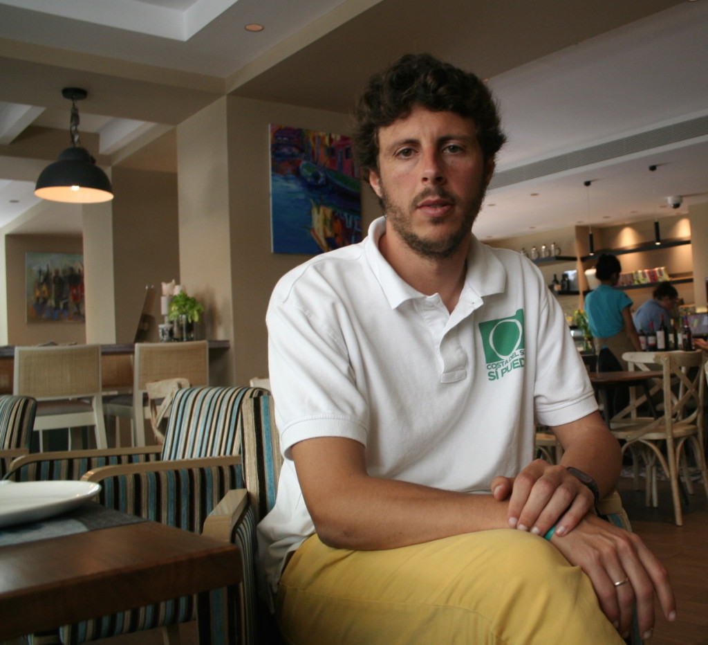 El candidato a la alcaldía de Marbella por Costa del Sol Sí Puede, José Carlos Núñez 'Kata', durante la entrevista. Foto/marbellaconfidencial.es