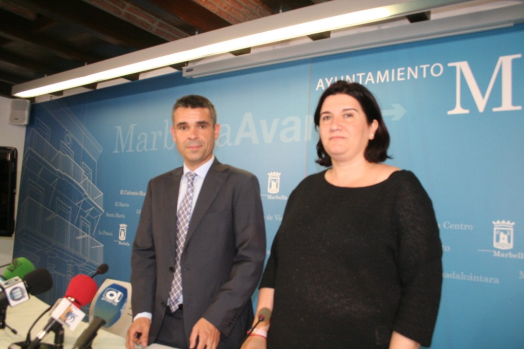 El exalcalde de Marbella, José Bernal, junto a la exedil delegada de Obras, Blanca Fernández, en imagen de archivo. FOTO/ EP