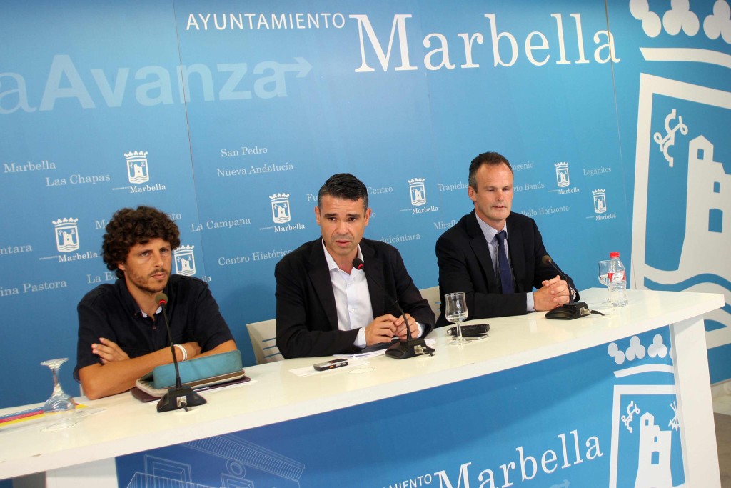 De izqda a drcha el concejal y portavoz de CSSP, José Carlos Núñez, el alcalde de Marbella, José Bernal, y John Geradl Ryan, presidente de GAA Coast