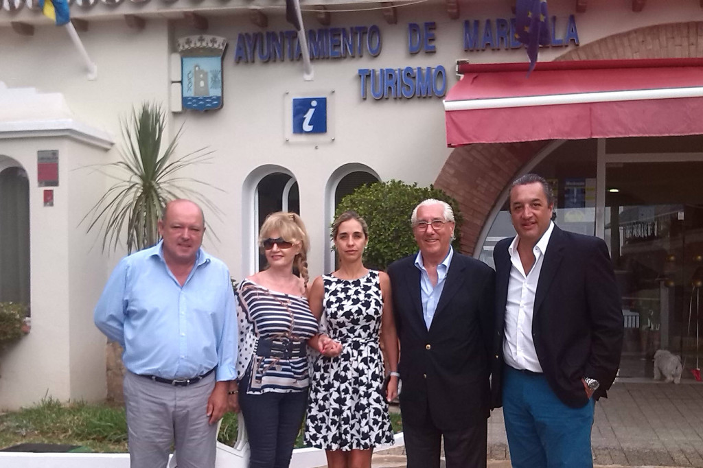 El responsable municipal de Turismo, Miguel Luna, este lunes junto a representantes de la delegación de Punta del Este (Uruguay)