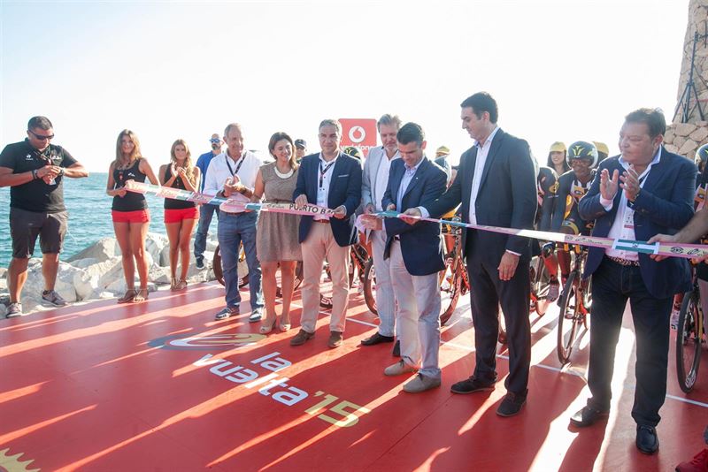 El ministro Méndez de Vigo, el alcalde de Marbella, José Bernal, el consejero de Turismo, Javier Fernández y el presidente de la Diputación, Elías Bendodo el pasado sábado cortando la cinta de la primera etapa. Foto/ Europa Press-Ayto de Marbella