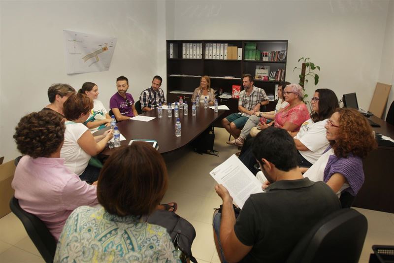 Imagen del encuentro entre representantes municipales y colectivos LGTB de Marbella. Foto/ Europa Press/ Ayto de Marbella