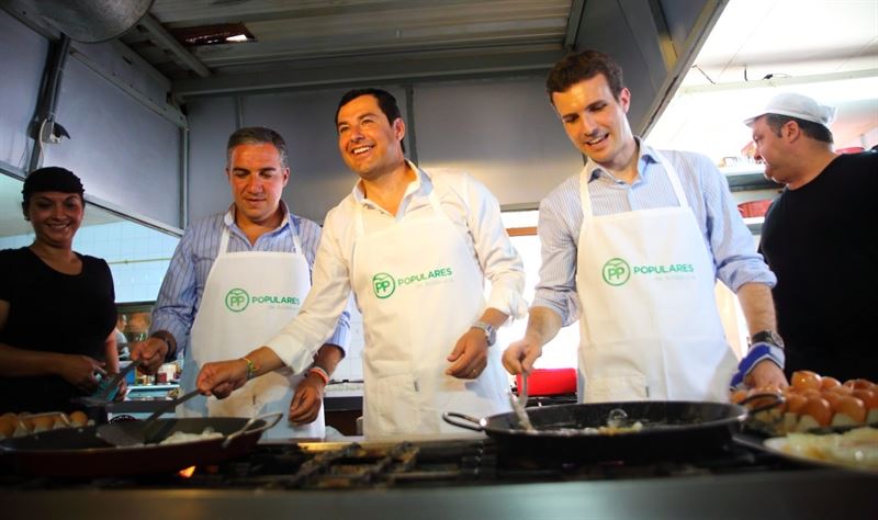 De izqda a drcha Elías Bendodo, Juan Manuel Moreno y Pablo Casada este viernes en una venta de Málaga, abriendo el curso político del PP. Foto/ Europa Press