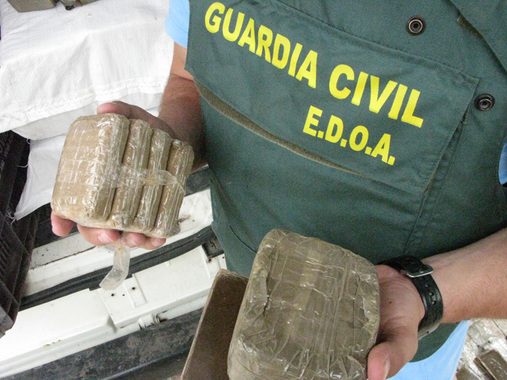 Imagen de archivo de una actuación del EDOA de la Guardia Civil , algunos de cuyos miembros son juzgados a partir del lunes en la Audiencia de Málaga.