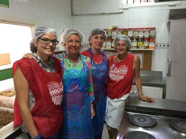 La portavoz del PP, Ángeles Muñoz, este martes durante la visita a ña asociación ser Humano. Foto/ Twitter PP