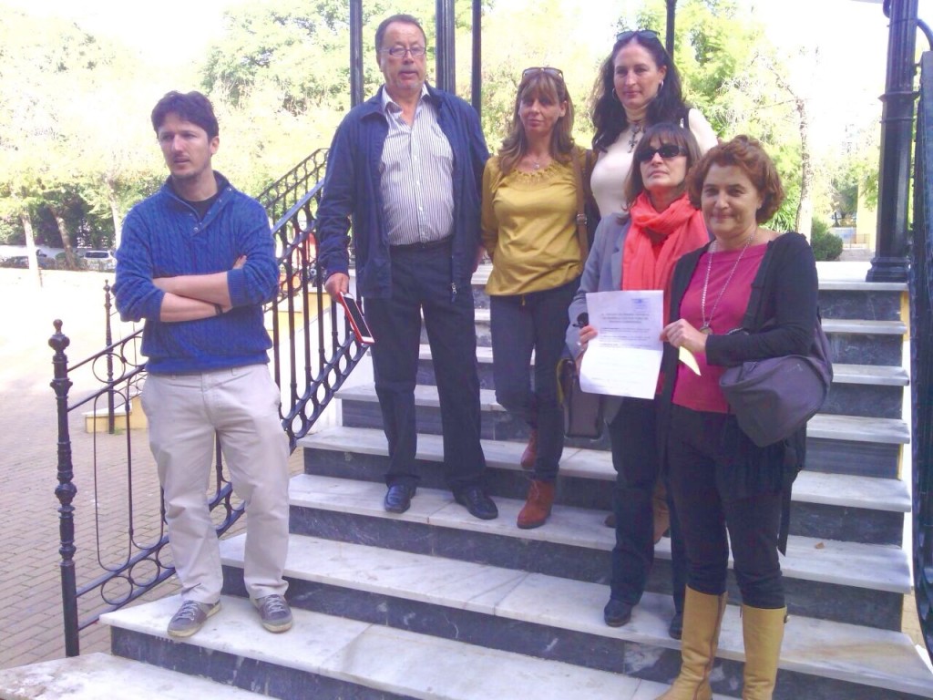 Seis de los ocho dirigentes críticos expulsados de CSSP este miércoles, tras presentar la demanda contra sus hasta ahora compañeros. Foto/ marbellaconfidencial.es