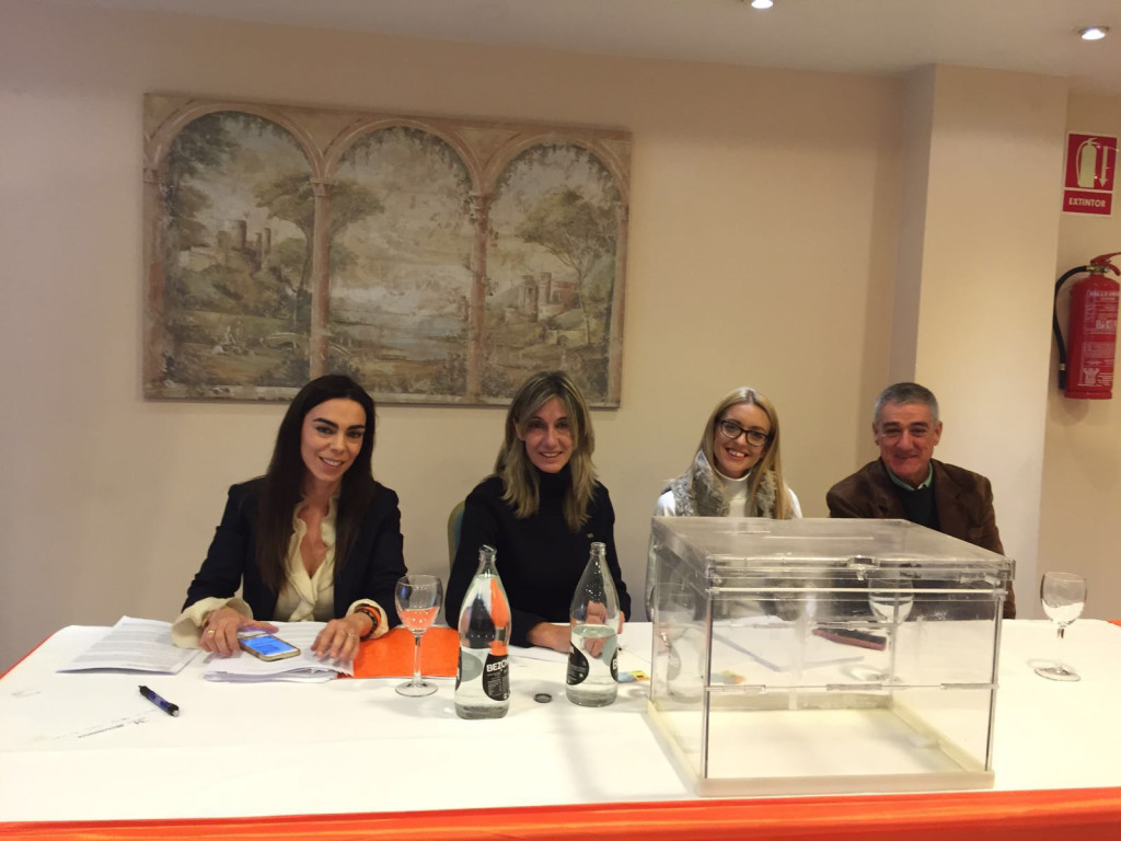 Mesa de votación de la asamblea de C's Marbella que eligió a la nueva Junta Directiva el pasado 18 de febrero. FOTO/ marbellaconfidencial.es