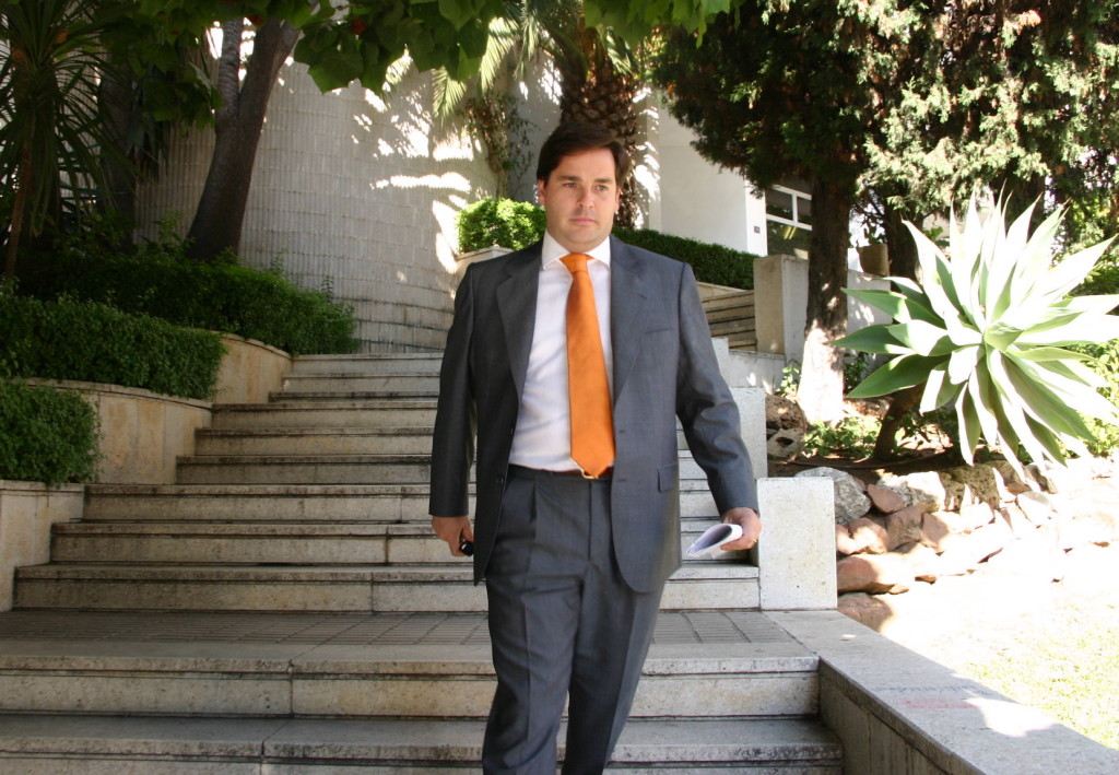 El titular del Juzgado de Instrucción 3 de Marbella, Gonzalo Dívar, en imagen de archivo saliendo de los Juzgados. FOTO/ J.C. VILLANUEVA