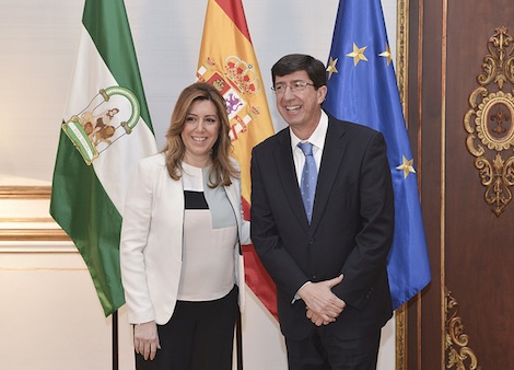 La presidenta de la Junta de Andalucía y líder del PSOE-A, Susana Díaz, junto al líder de Ciudadanos en Andalucía y parlamentario, Juan Marín Foto/ Junta de Andalucía
