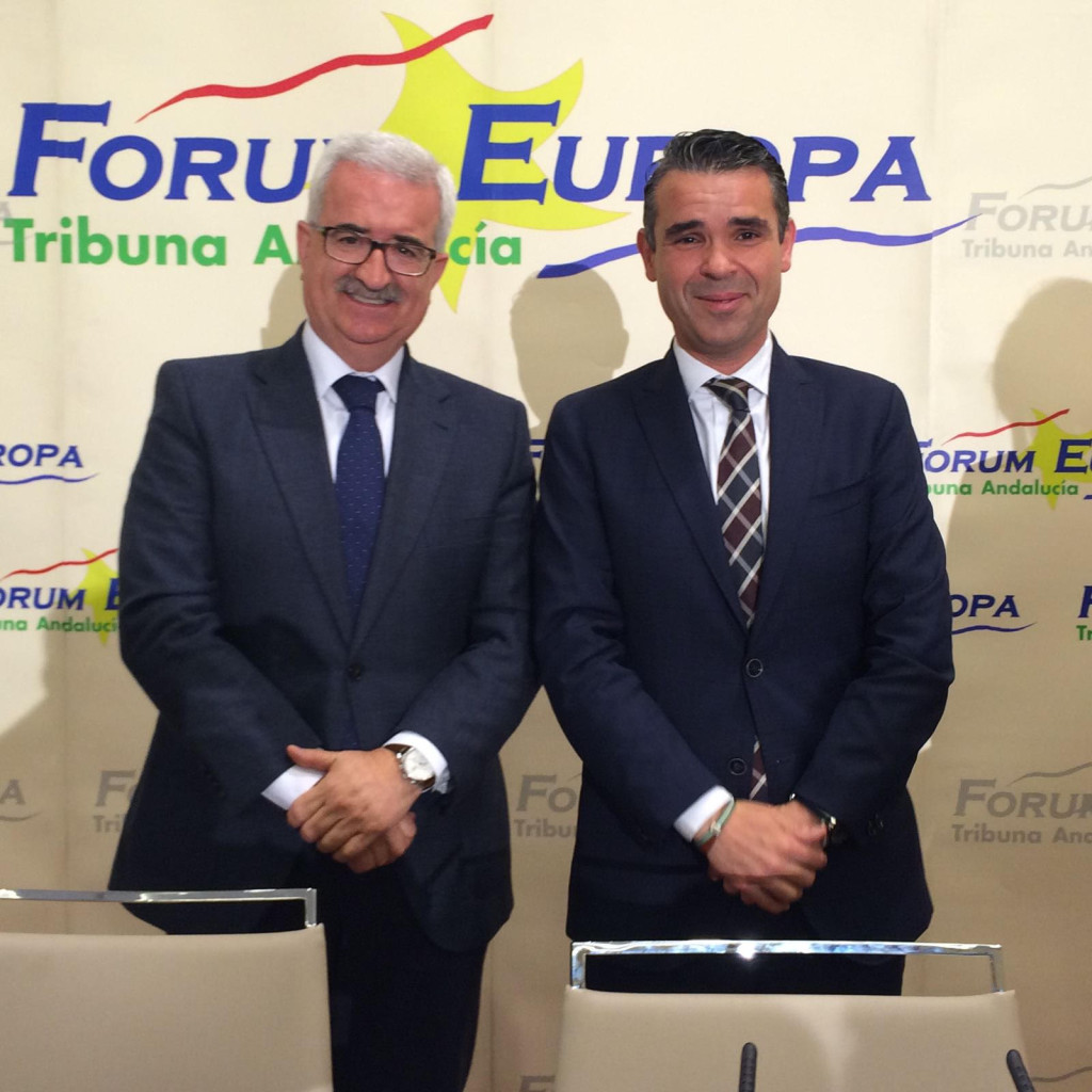 El alcalde de Marbella, José Bernal, junto al vicepresidente de la Junta de Andalucía, Manuel Jiménez Barrios, este lunes antes de intervenir en el Forum Europa celebrado en Málaga. Foto/ marbellaconfidencial.es