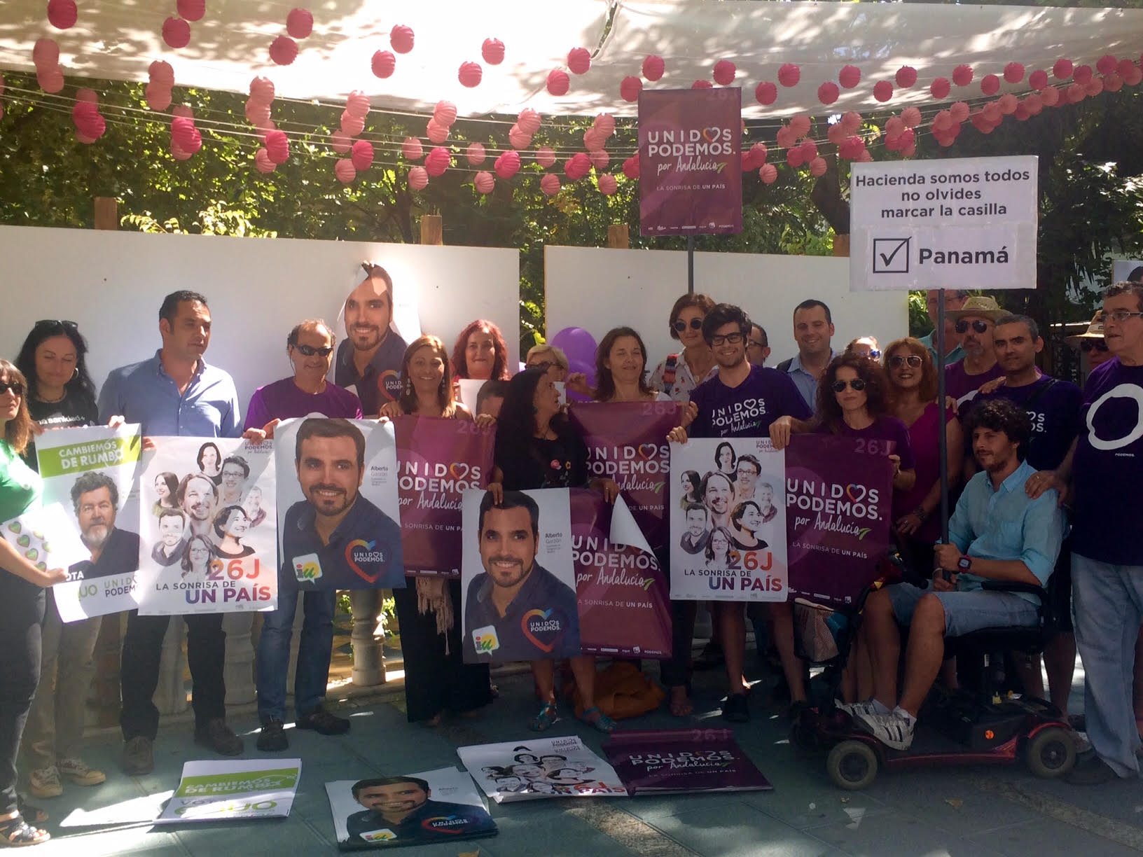 Miembros de la coalición Unidos Podemos posan durante la campaña en Marbella. Foto/ marbellaconfidencial.es