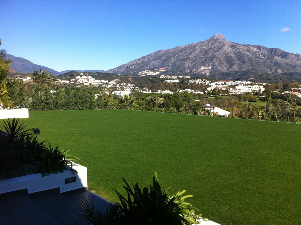 Vistas del Valle del Golf de Marbella desde una villa de la calle Alcalá. Foto/ marbelllaconfidencial.es