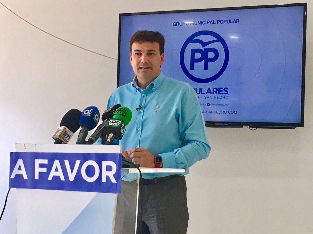 El 'número 2' del PP de Marbella, Cristóbal Garre, este martes pasado en rueda de prensa. FOTO/ marbellaconfidencial.es
