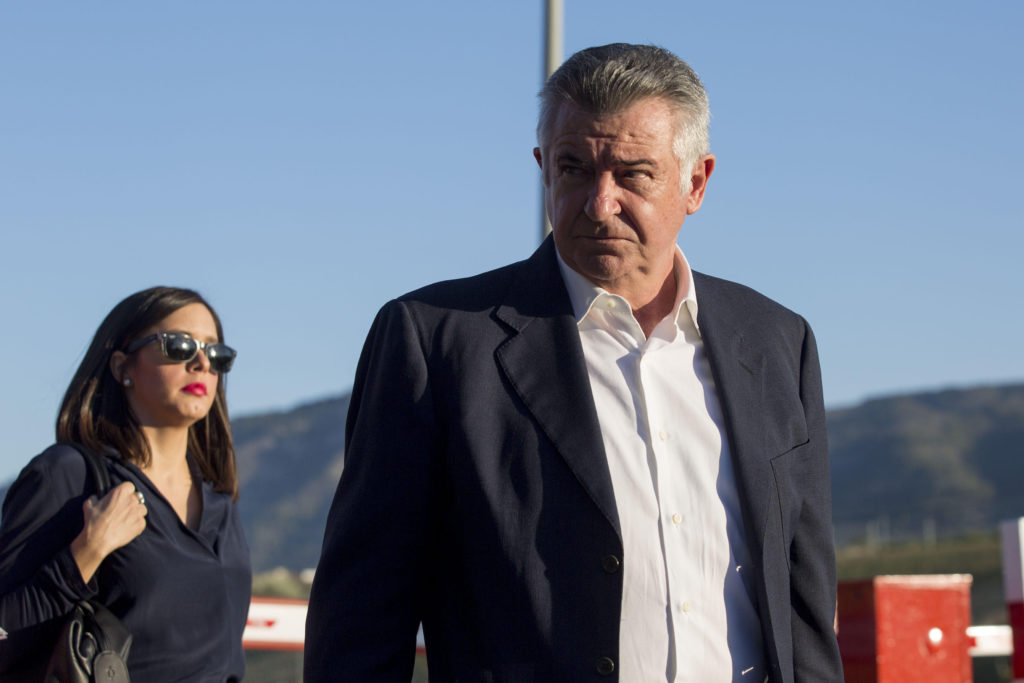 El cerebro del 'caso Malaya', Juan Antonio Roca, dando sus primeros pasos en libertad tras abandonar la prisión de Alhaurín de la Torre, en imagen de archivo de 2016. FOTO/ DANIEL PÉREZ