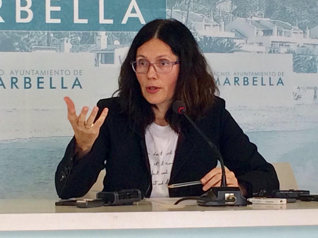 La edil delegada de Urbanismo, Isabel Pérez, este miércoles en rueda de prensa. FOTO/ MARBELLA CONFIDENCIAL