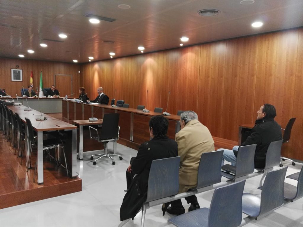 Los acusados en el banquillo durante el juicio en una imagen de archivo. De izqda a drcha Carmen Barrantes, el exsecretario municipal Leopoldo Barrantes y el exalcalde de Marbella Julián Muñoz. FOTO/ EP