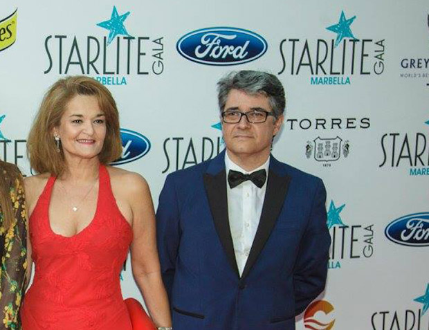 El teniente de alcalde y delegado de Seguridad Ciudadana, entre otras áreas, Javier Porcuna, en imagen de archivo junto a su mujer en Starlite Festival.