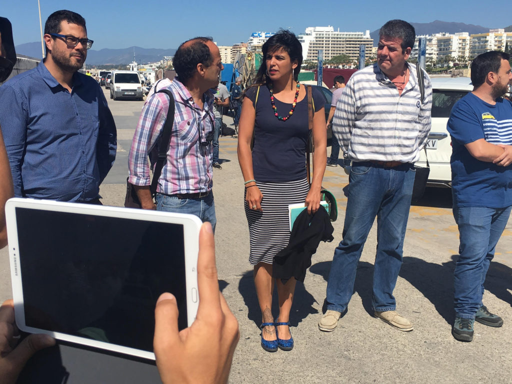 La coordinadora de Podemos Andalucia, Teresa Rodríguez, junto a otros dirigentes de la formación este viernes en Marbella. FOTO/ M.C.