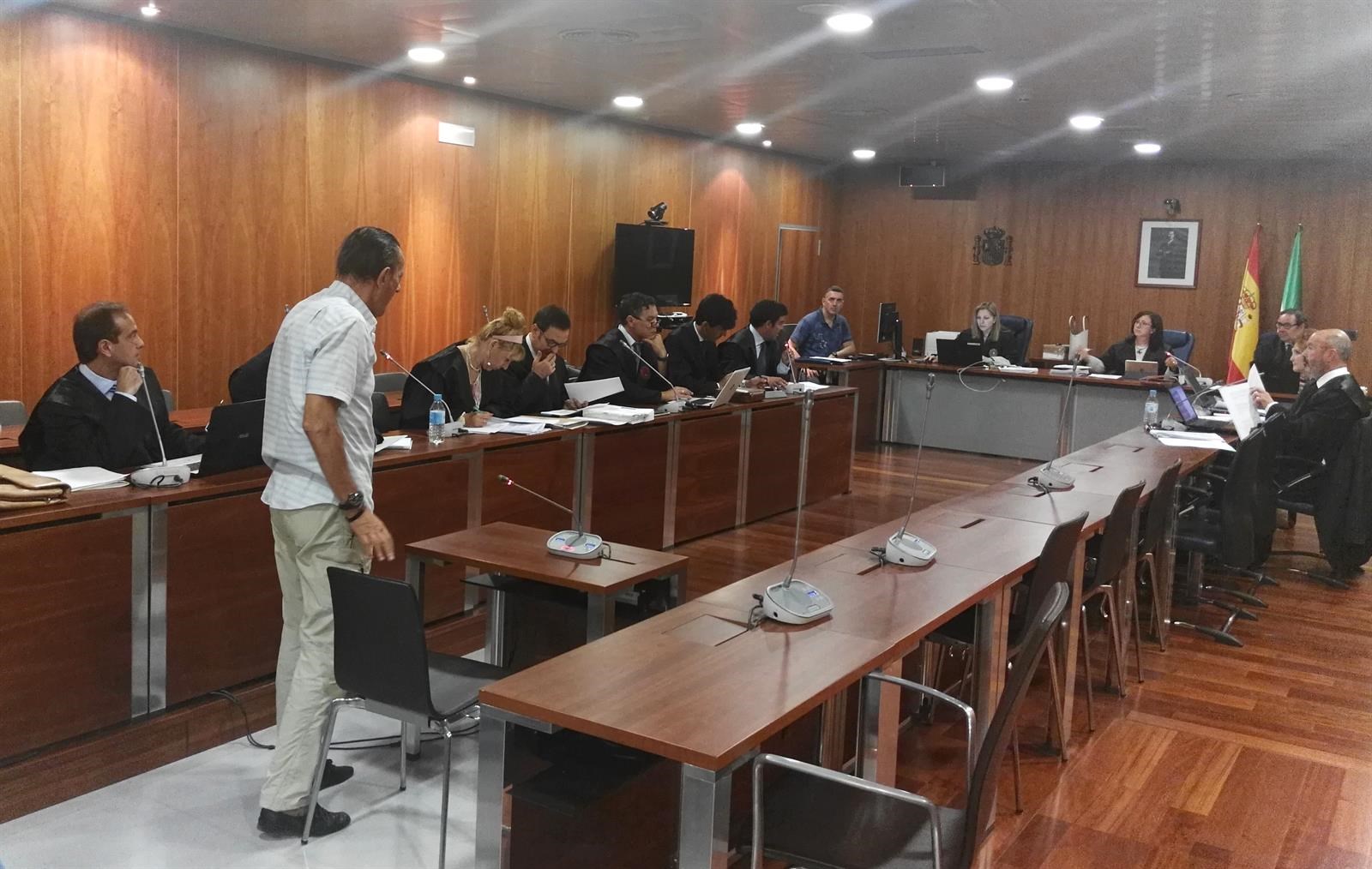 El exalcalde de Marbella Julián Muñoz al iniciarse su declaración en la Audiencia de Málaga. FOTO/ Europa Press