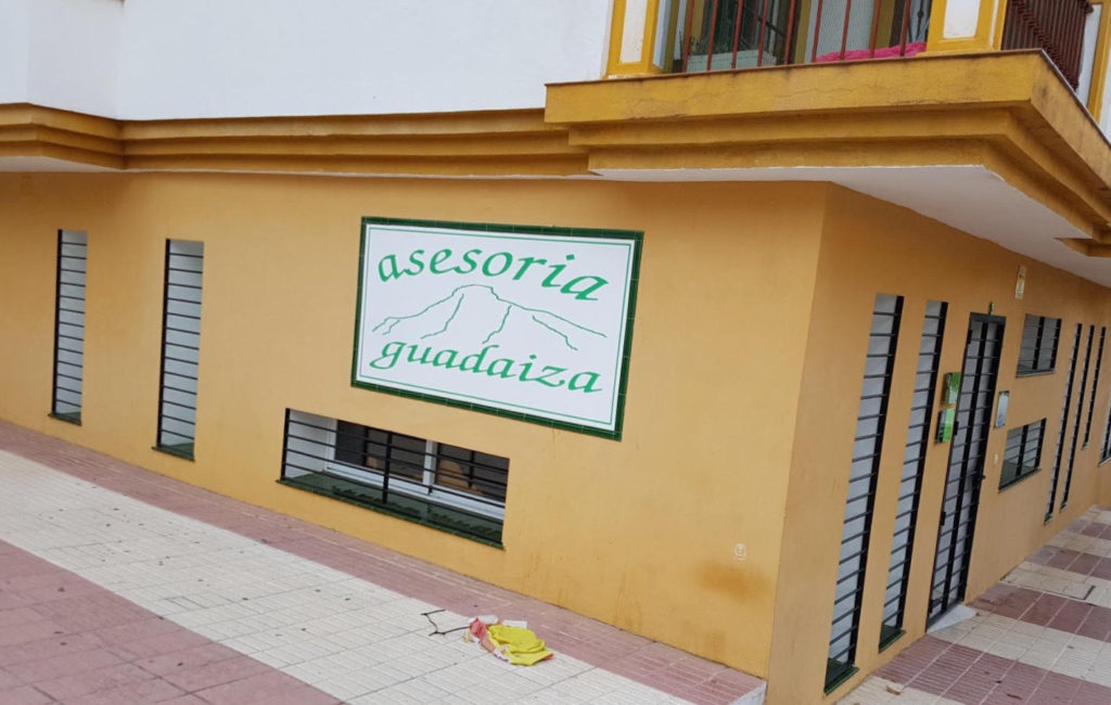 Imagen de la fachada de la Asesoría Jurídica Guadaiza, ubicada en la calle Santa Teresa 3 de San Pedro Alcántara, donde se reunió el Consejo Consultivo de OSP el pasado lunes. FOTO/ MARBELLA CONFIDENCIAL