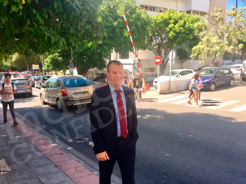 El titular del Juzgado de Instrucción 5 de Marbella, Sergio Ruiz Martín, en imagen de archivo, a su salida de la sede judicial en el barrio de Miraflores. FOTO/ MARBELLA CONFIDENCIAL