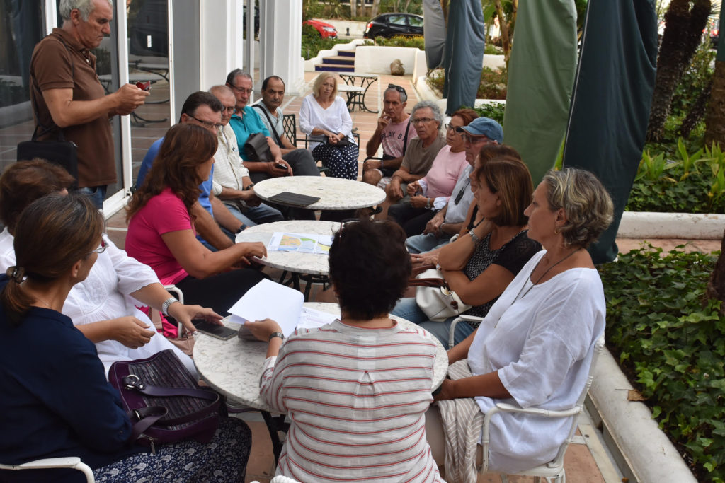 Imagen de la última reunión del movimiento antideslinde, celebrada a finales de septiembre. FOTO/ MARBELLA CONFIDENCIAL