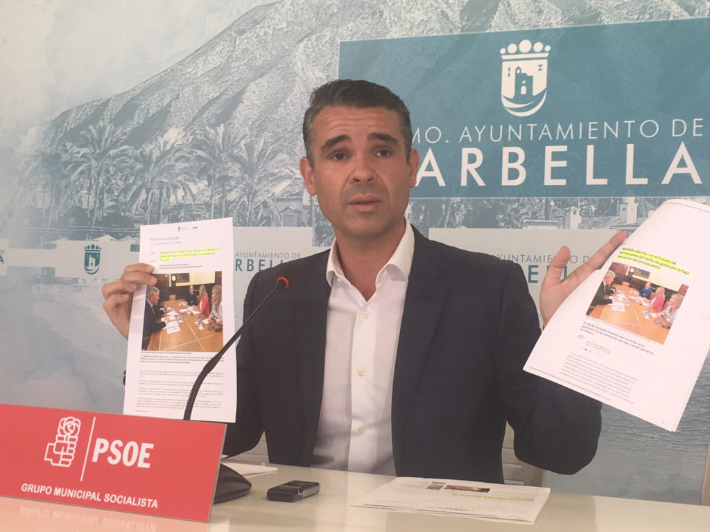 El exalcalde de Marbella y líder de la oposición, José Bernal (PSOE), este martes en rueda de prensa. FOTO/ Marbella Confidencial