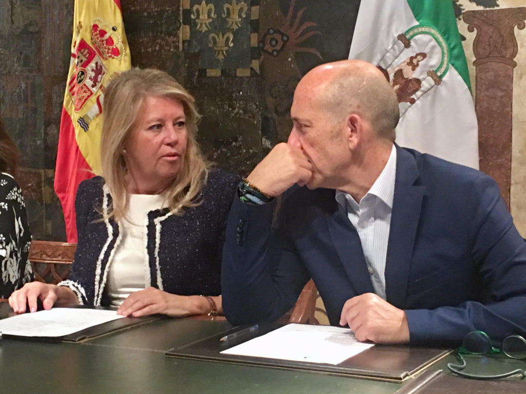 La alcaldesa de Marbella, Ángeles Muñoz, junto al edil delegado de Hacienda, Manuel Osorio, en imagen reciente. FOTO/ MARBELLA CONFIDENCIAL