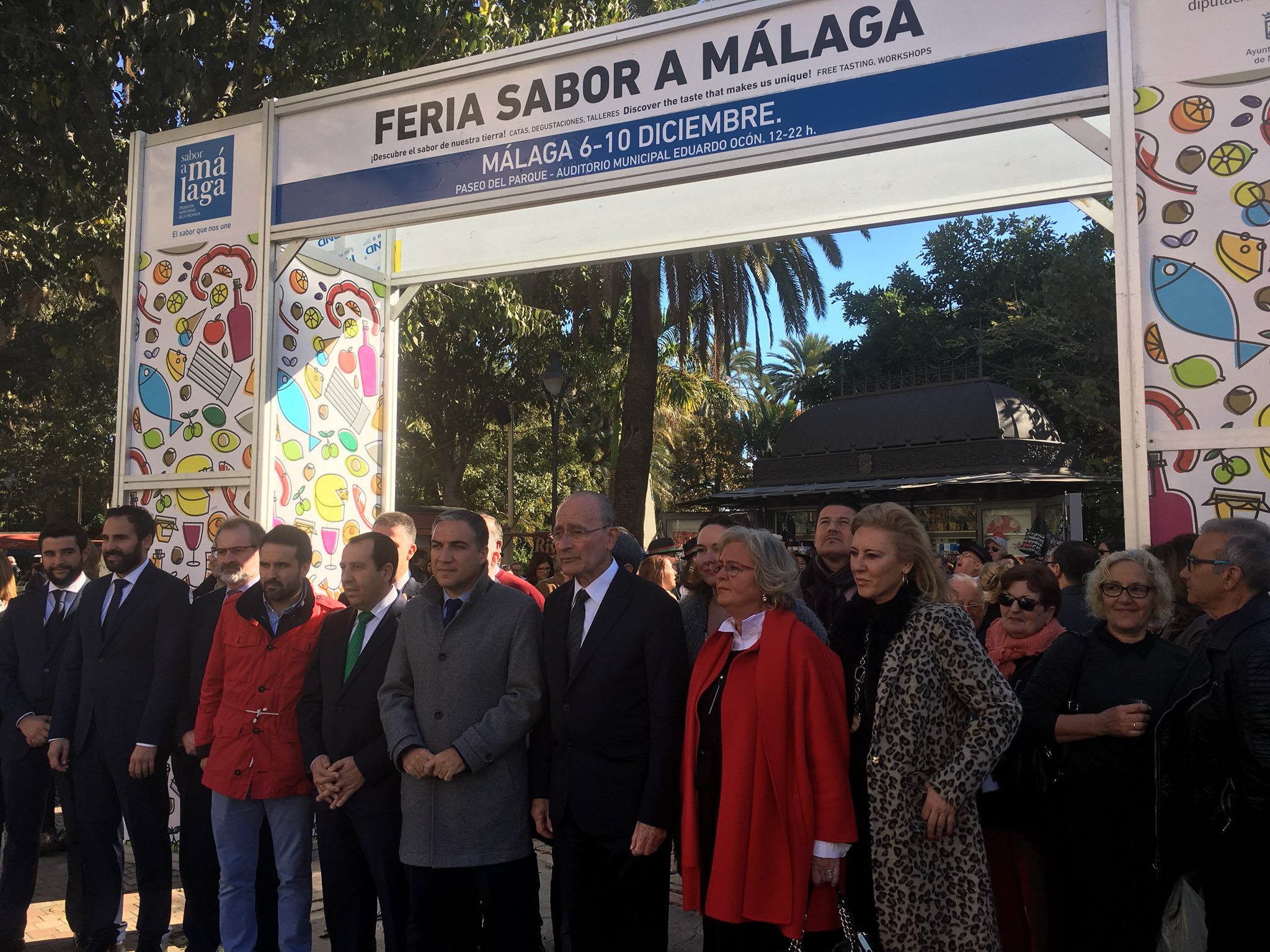 Foto de familia de todas las autoridades asistentes a la inauguración de la Feria Sabor a Málaga en la capital de la provincia este miércoles. FOTO/ MARBELLA CONFIDENCIAL