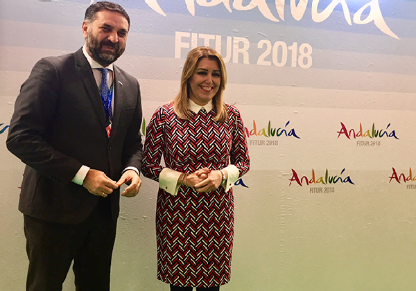 La presidenta de la Junta de Andalucía, Susana Díaz junto al consejero de turismo, Francisco Javier Fernández Hernández, al inaugurar el pabellón de Andalucía en Fitur 2018 este miércoles en Madrid.