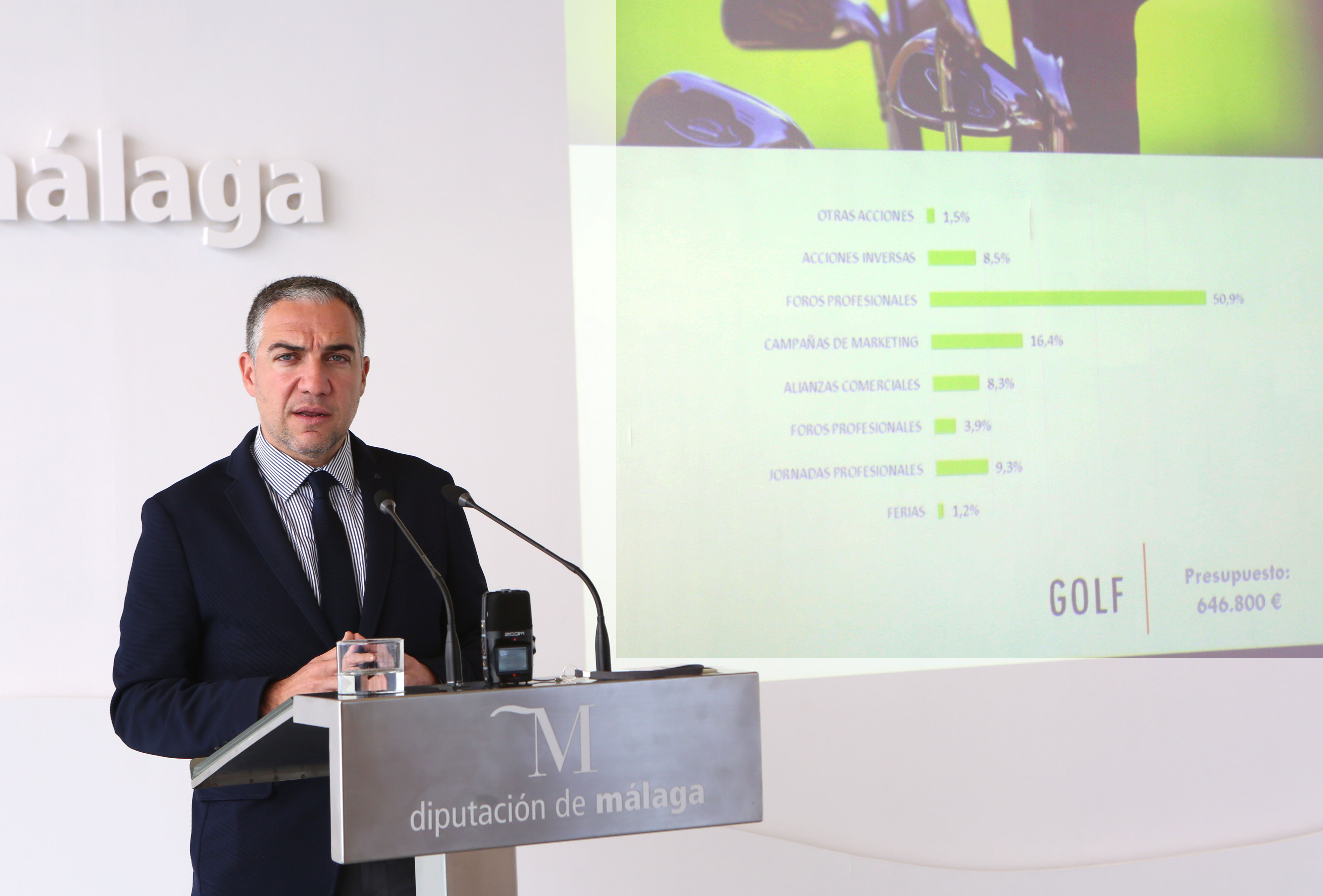 El presidente de la Diputación de Málaga, Elias Bendodo, este jueves durante la rueda de prensa que ha ofrecido. FOTO/ malaga.es