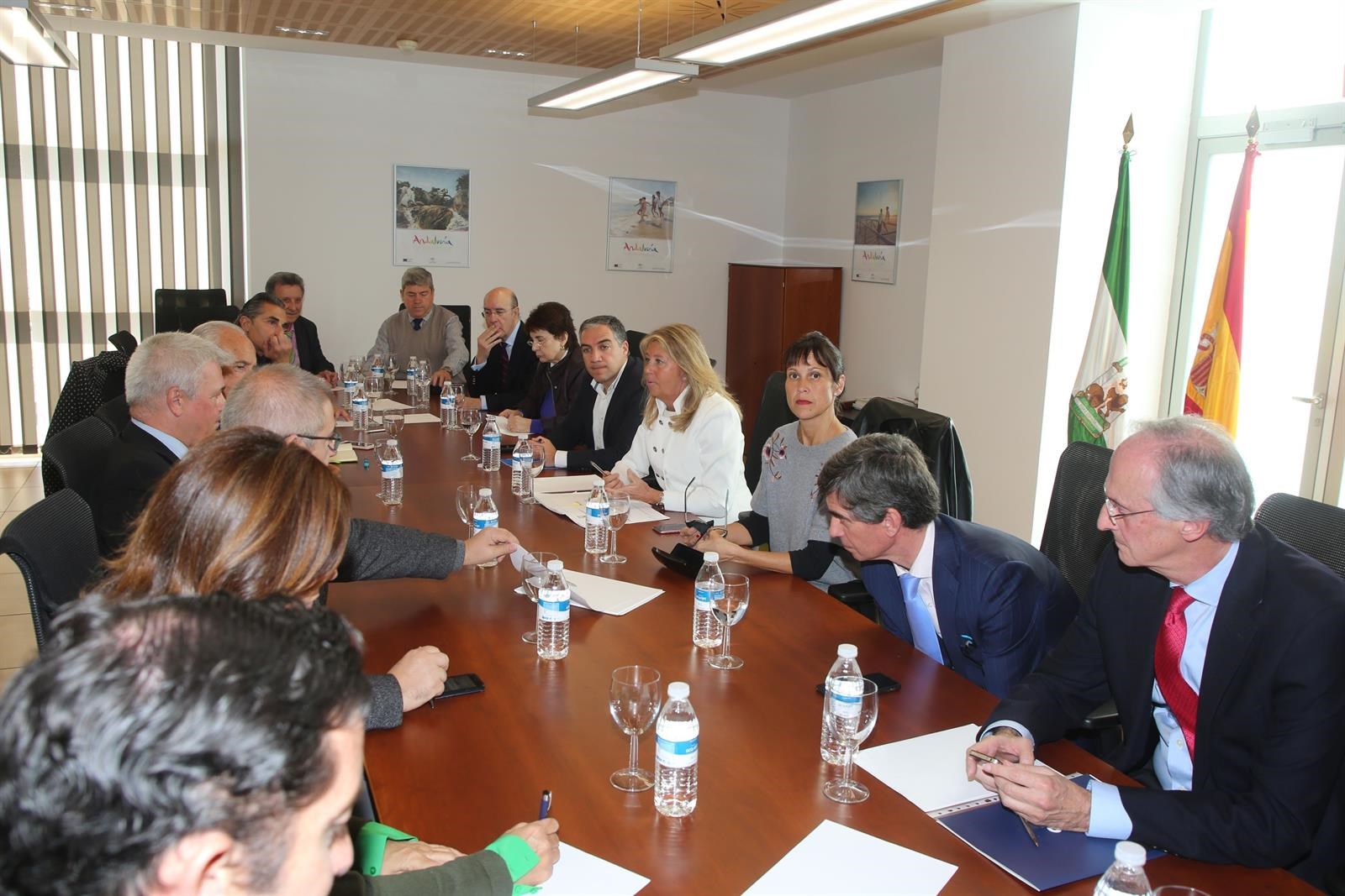 La alcaldesa de Marbella, Ángeles Muñoz, presidiendo este viernes el Foro de Innovación Turística en el Andalucía Lab con empresarios y agentes sociales. FOTO/ Ayro de Marbella