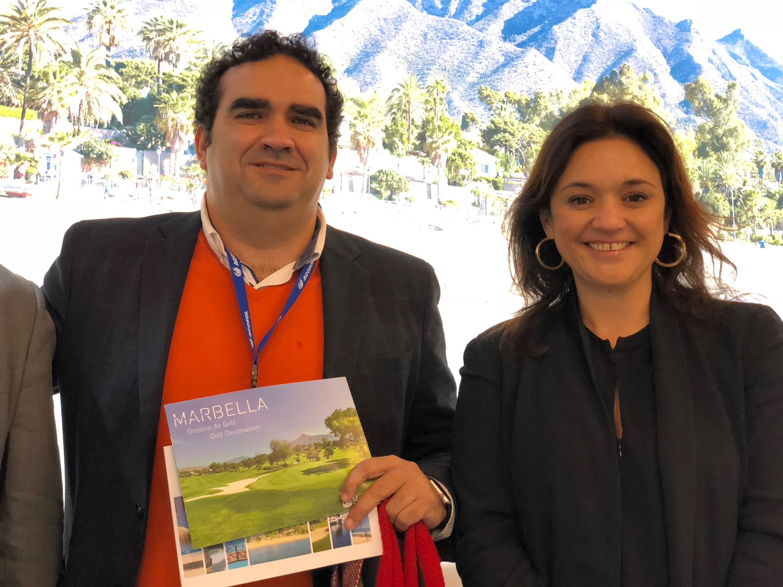 El concejal del PP de Marbella y consejero delegado de Acosol, Manuel Cardeña, junto a la presidenta de la Mancomunidad Occidental, Margarita del Cid, este jueves en la World Travel Market de Berlín. FOTO/ Marbella Confidencial