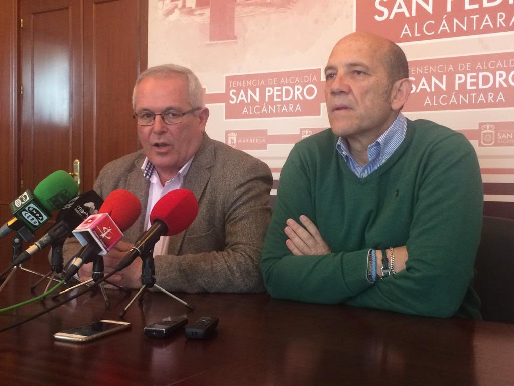 Los concejales de OSP Rafael Piña y Manuel Osorio este jueves en la Tenencia de Alcaldía de San Pedro, durante la rueda de prensa que han ofrecido. FOTO/ MARBELLA CONFIDENCIAL