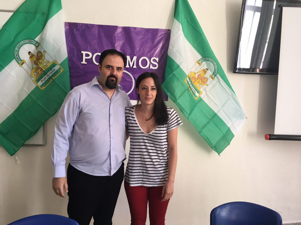 El militante de Podemos Marco Arafat en imagen de archivo unto a la diputada en el Congreso por Huelva, Isabel Franco, en imagen de archivo. FOTO/ MARBELLA CONFIDENCIAL