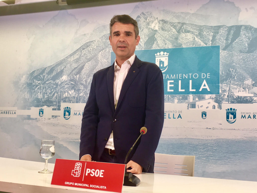 El portavoz municipal del PSOE y candidato a la Alcaldía, José Bernal, este martes en rueda de prensa. FOTO/ MARBELLA CONFIDENCIAL