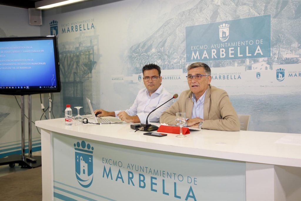 El concejal de Obras, Javier García, durante su intervención en rueda de prensa este miércoles. FOTO/ Ayto de Marbella