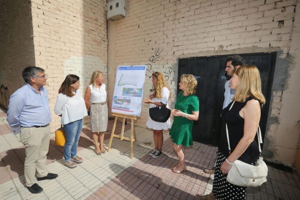 La alcaldesa de Marbella, Ángeles Muñoz, junto a otros cargos municipales de Marbella este martes, al presentar el proyecto. FOTO/ Ayto de Marbella