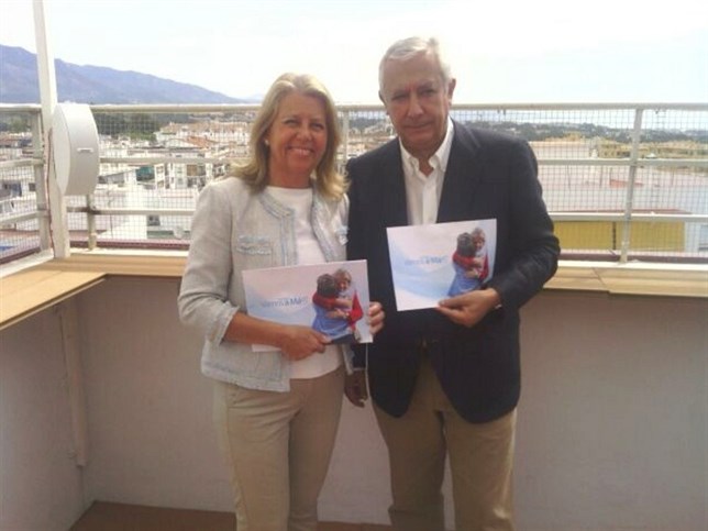 La alcaldesa de Marbella y senadora, Ángeles Muñoz, junto al senador Javier Arenas en imagen de archivo, durante un acto de campaña de las municipales de 2015. FOTO/ MC