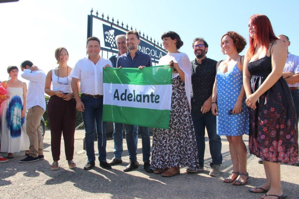 Teresa Rodríguez junto a Antonio Maíllo y otros dirigentes de Adelante Andalucía este jueves en un acto en la provincia de Córdoba. FOTO/ EP