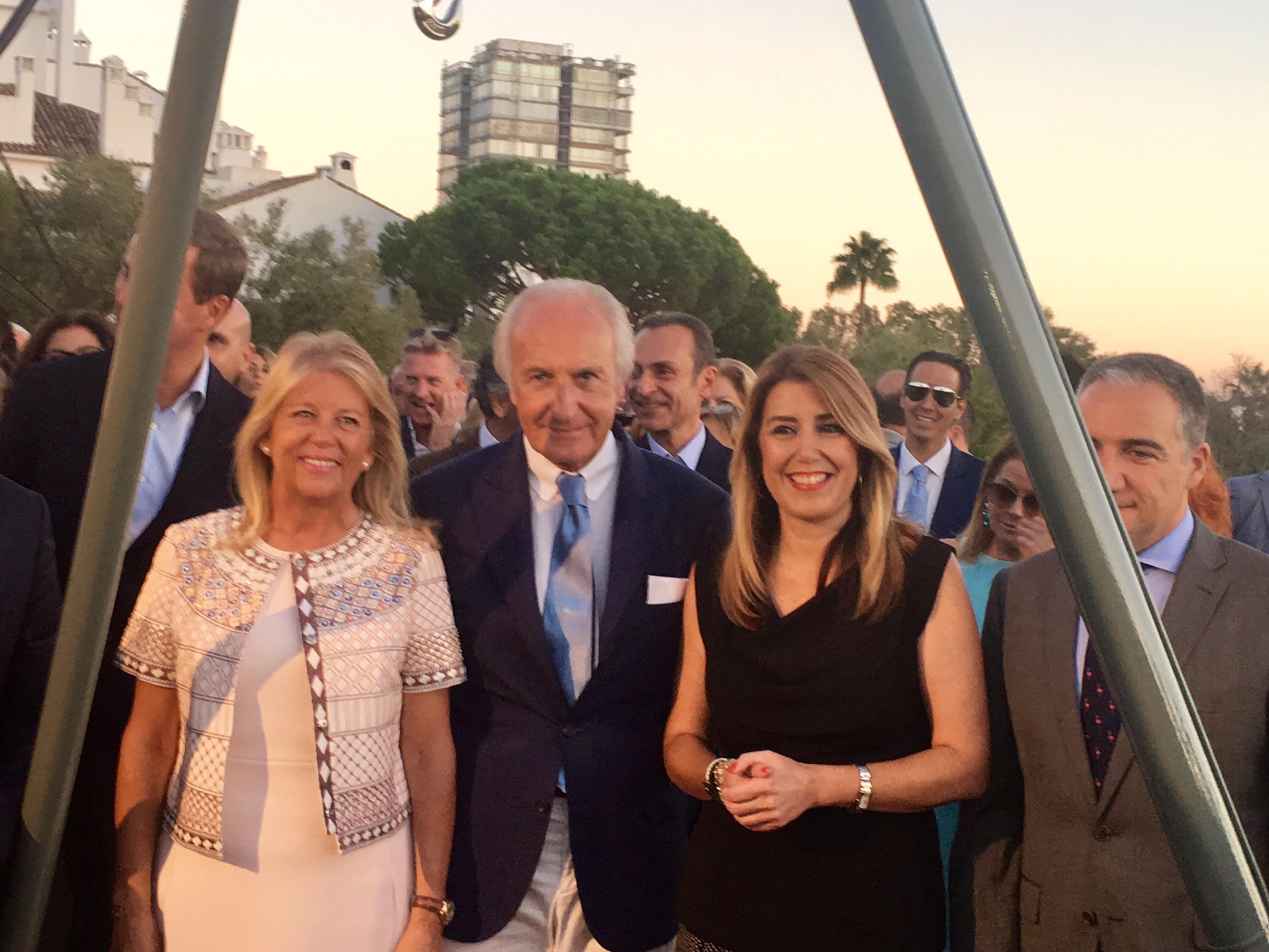 De izqda a drcha a la alcaldesa de Marbella, Ángeles Muñoz; el empresario hotelero Ricardo Arranz; la presidenta de la Junta de Andalucía, Susana Díaz, y el presidente de la Diputación de Málaga, Elías Bendodo, durante la puesta de la primera piedra del hotel Four Seasons Villapadierna de Marbella. FOTO/ CABANILLAS