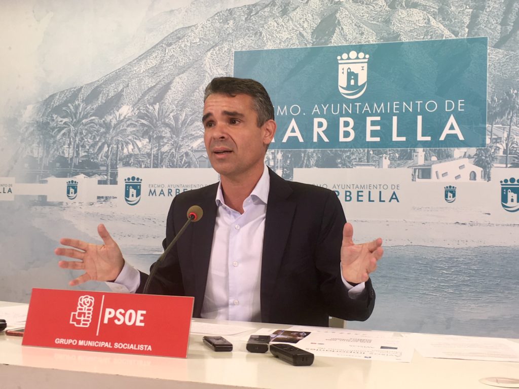 El exalcalde de Marbella, José Bernal, a su vez presidente del PSOE de Málaga, este miércoles en rueda de prensa. FOTO/ CABANILLAS