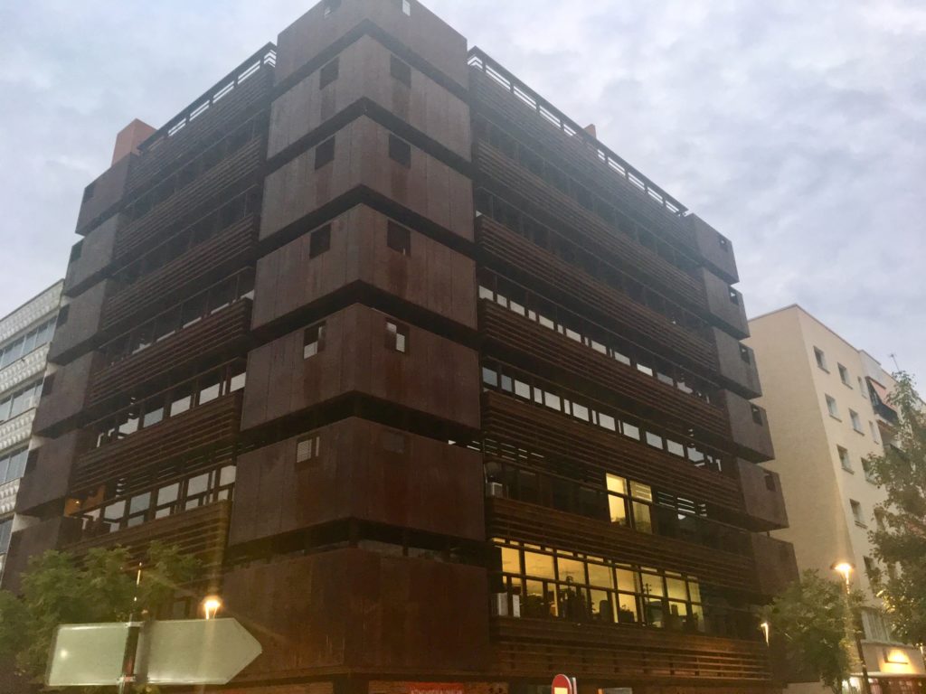 Imagen del edificio donde se ubica la sede de Urbanismo que el Ayuntamiento pretende comprar. FOTO/ CABANILLAS