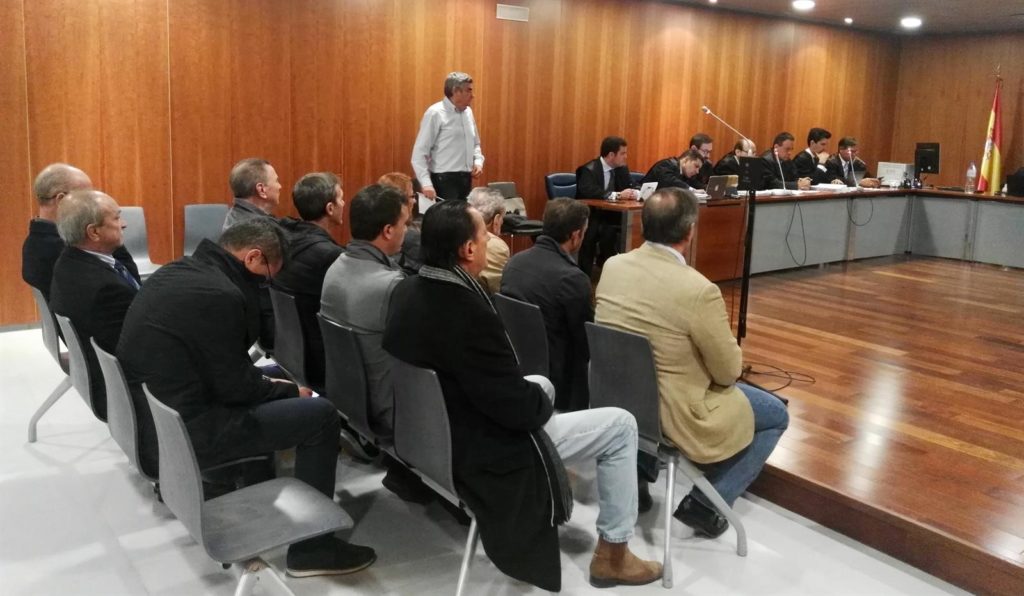 Imagen del banquillo de los acusados en el juicio por el 'caso Copasur', que ha arrancado este lunes en la Audiencia de Málaga. FOTO/ EP